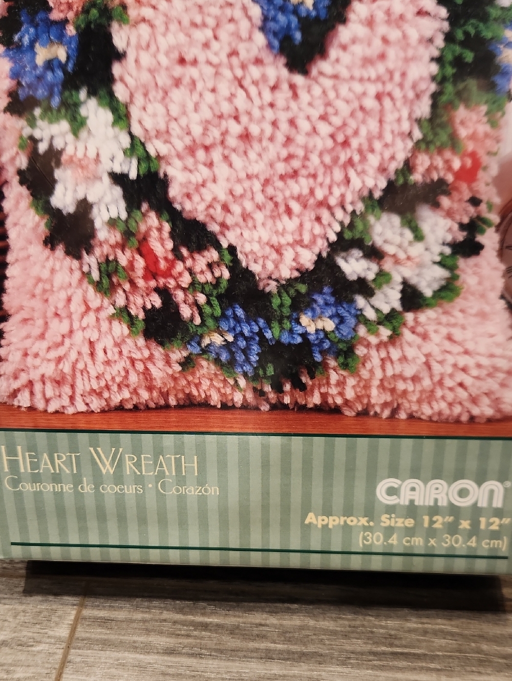 NWT Caron  Natura Latch Hook Kit - Pink Heart Wreath Sz 12" X 12" - Picture 3 of 8